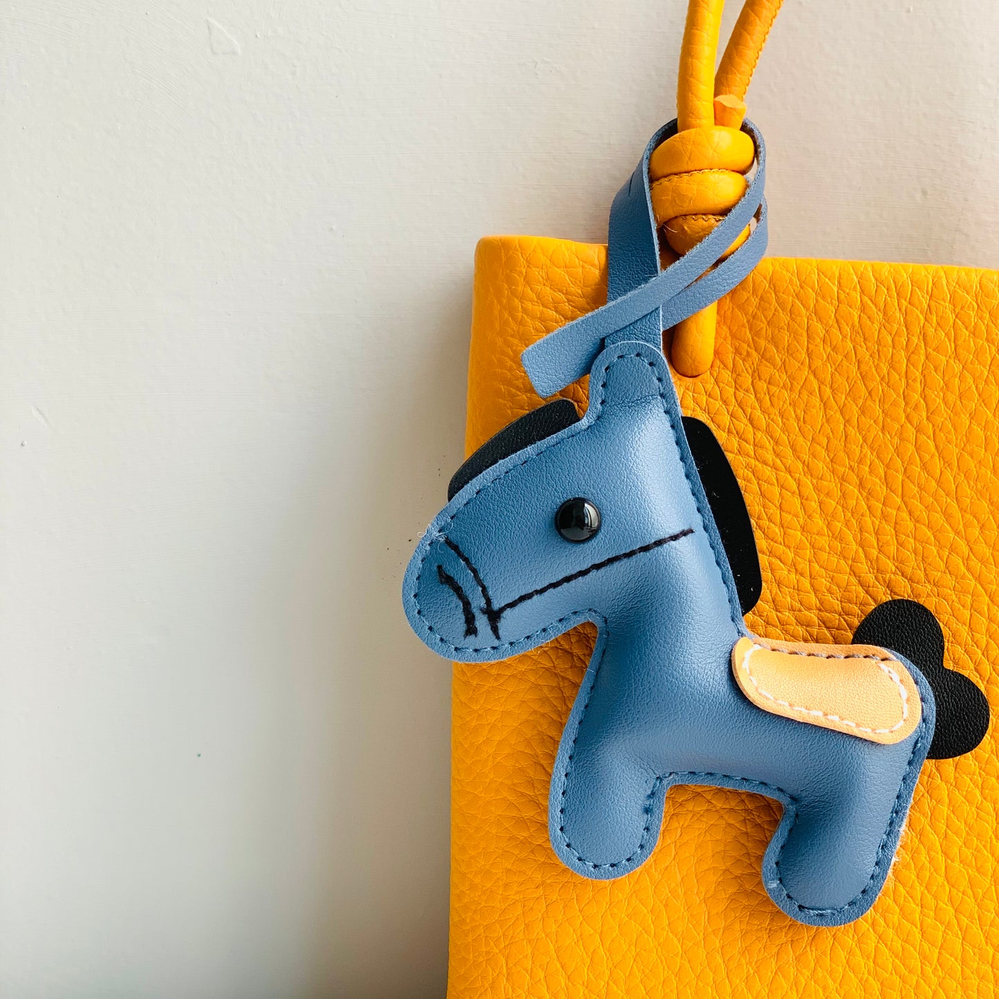 Charm Buddy Caballo
